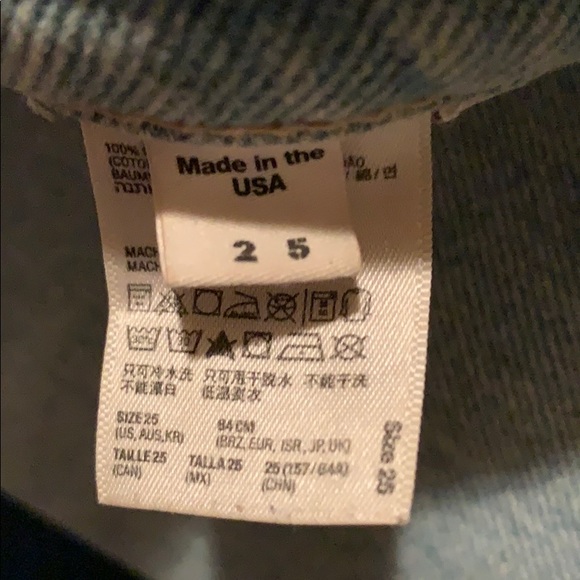 Light wash jean shorts - Picture 2 of 4